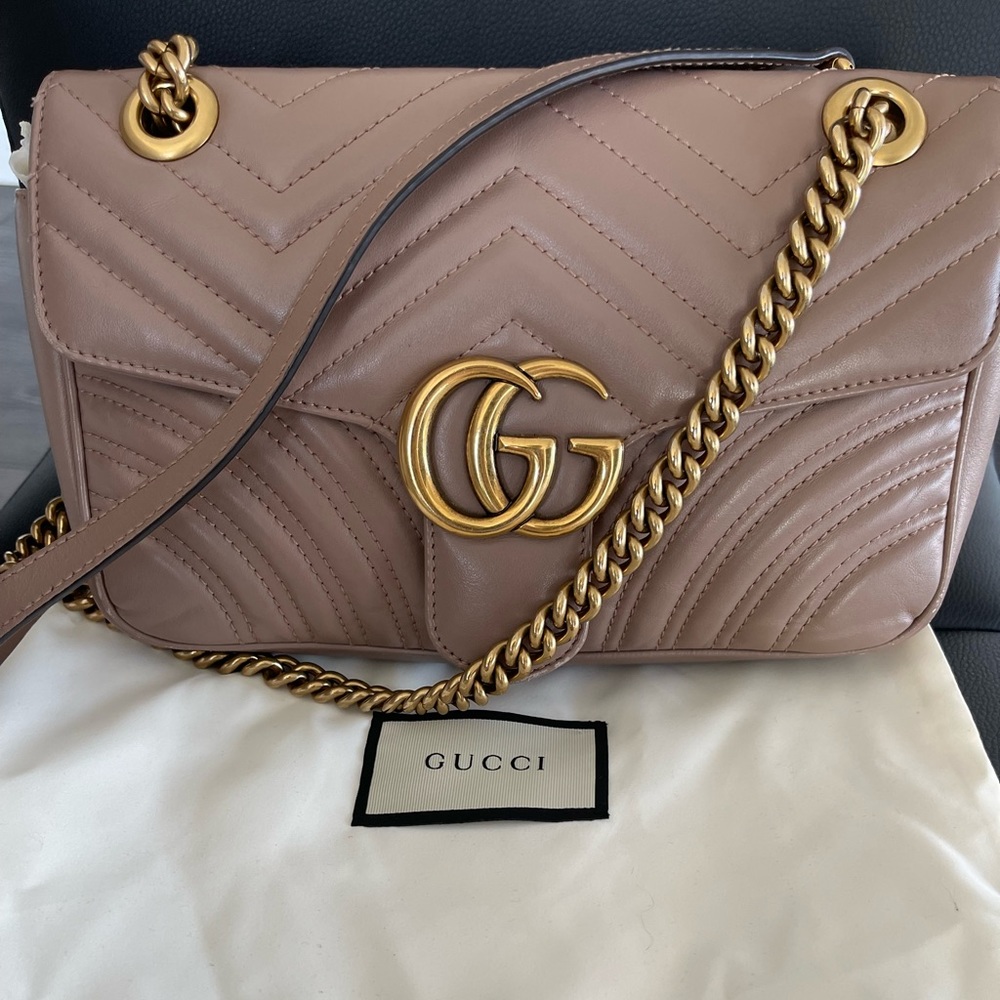 Hi I’m selling this new Bag, bc my husband got me another one. I barely used it